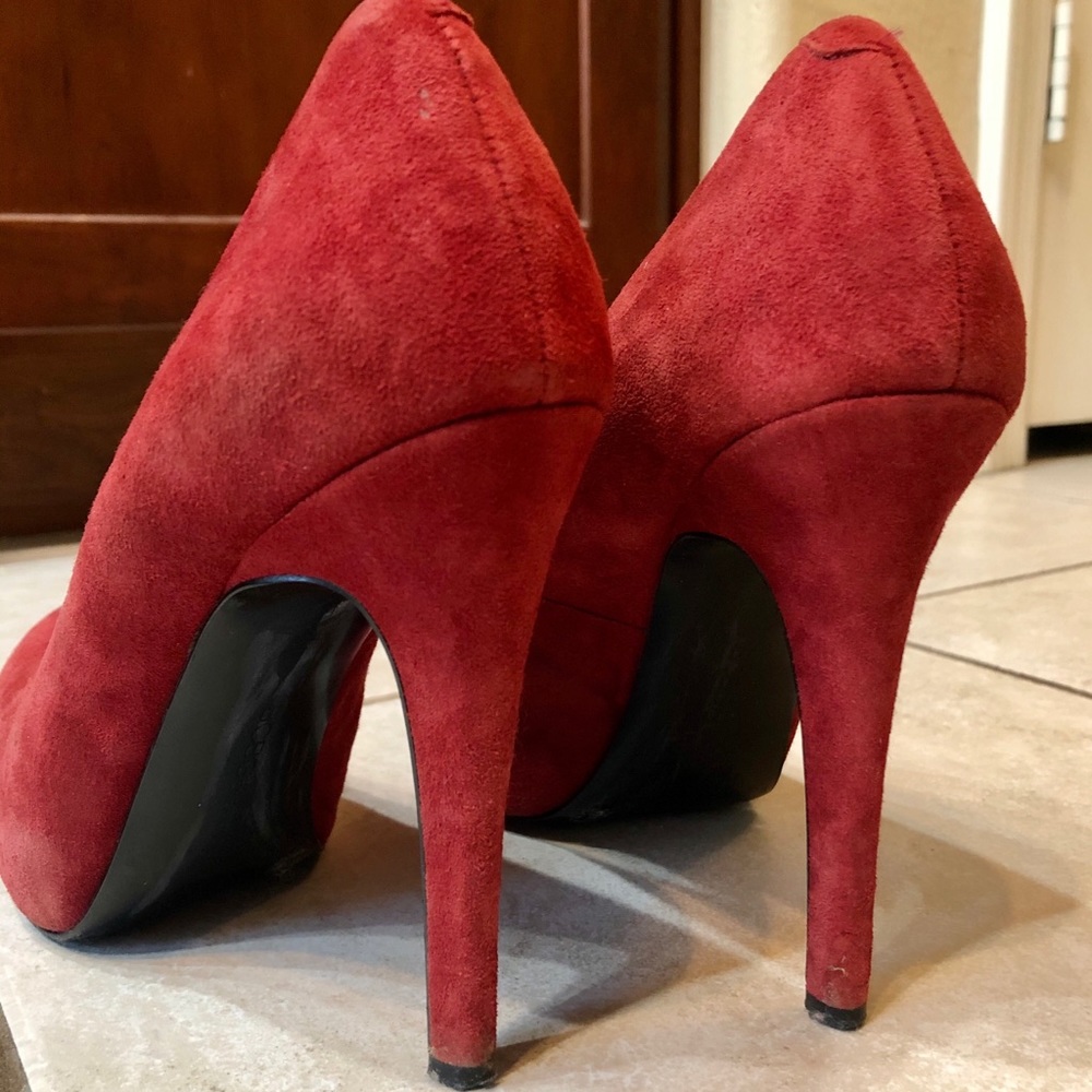 BCBGeneration Red platform pumps - Picture 6 of 8